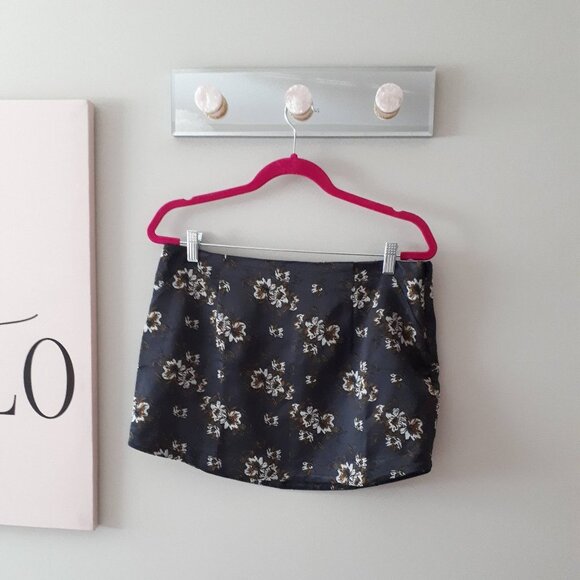 NWT Free People black jacquard floral print satin-like mini skirt, 8 - Picture 16 of 16